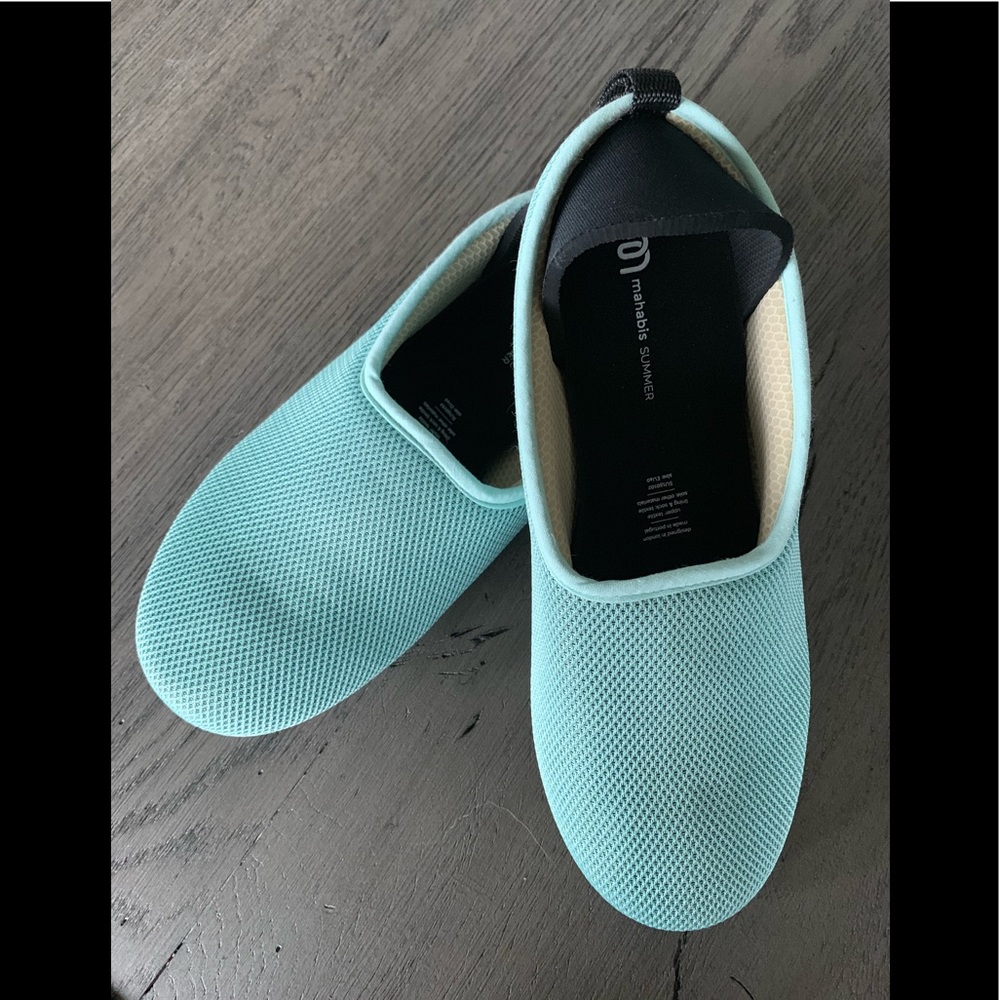 Brand new teal Mahabis summer - never worn